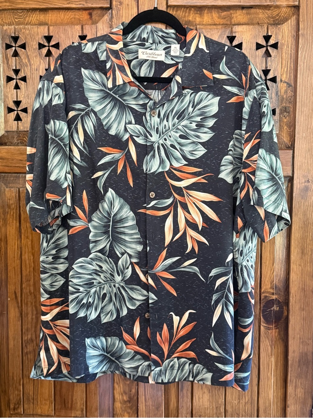 Caribbean Men's Black Tropical Leaf Print Short-Sleeve Button-Up Shirt